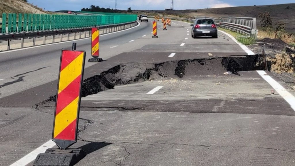 A10 Sebeș–Turda se rupe din nou. O jumătate de kilometru de autostradă, afectată de instabilitatea terenului!