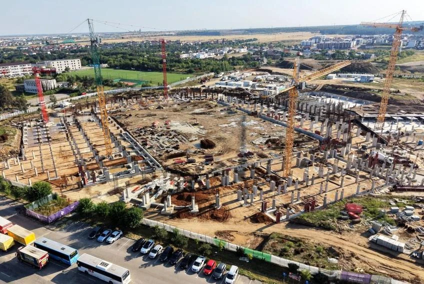 INEDIT! SUTE de MUNCITORI pe șantierul Stadionului NICOLAE DOBRIN! Va fi finalizat ÎNAINTE de termen!