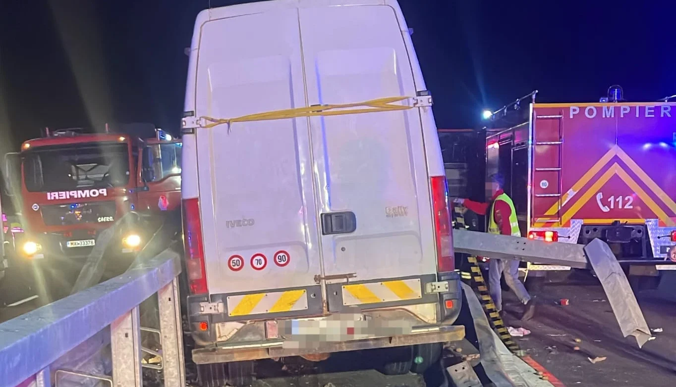 ACCIDENT GRAV pe DEx, în Argeș! DUBĂ izbită de glisieră! Un bărbat, scos dintre fiare de pompieri!