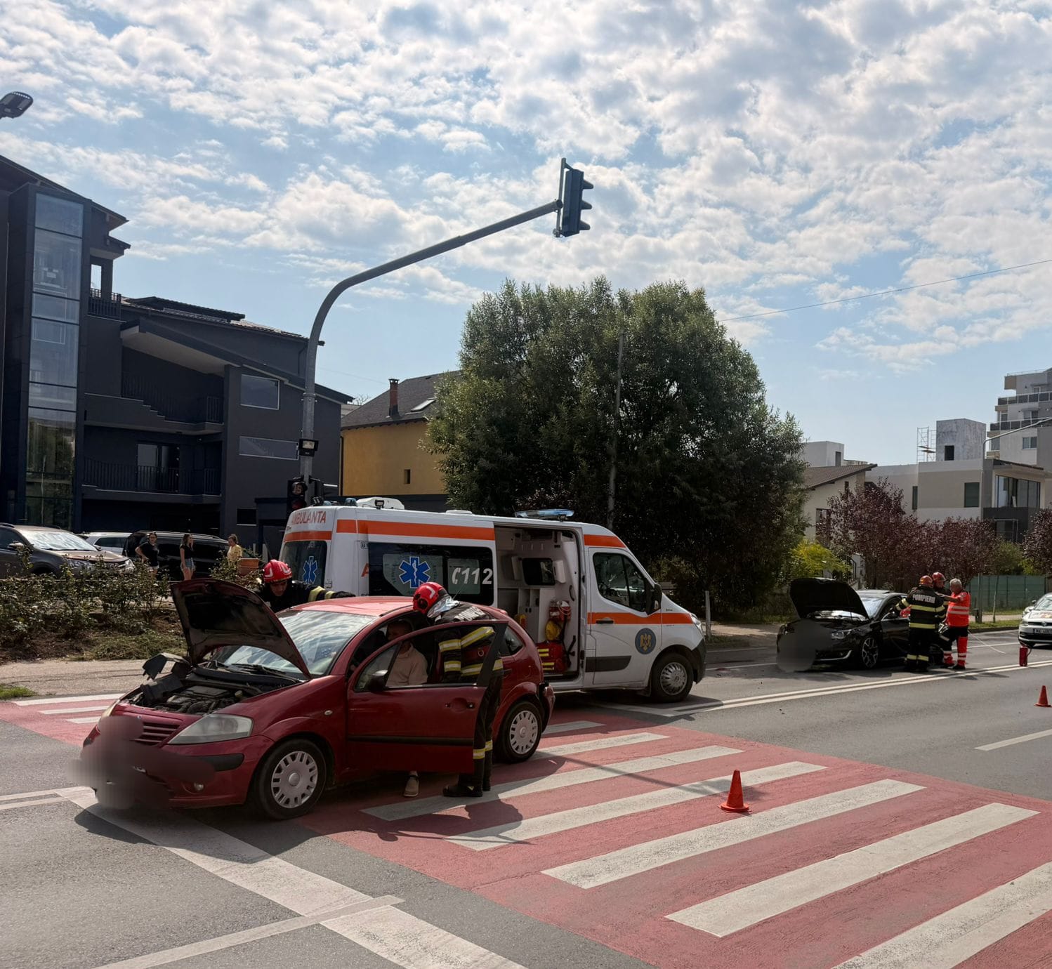 ULTIMA ORĂ: Trei victime, transportate la SPITAL după ACCIDENTUL din Mioveni! IMPACT DEVASTATOR! 