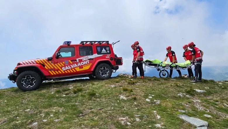 ALERTĂ LA 2.470 DE METRI: Turist căzut de la mare înălțime în zona Vârfului Mircii. Salvatorii intervin de urgență