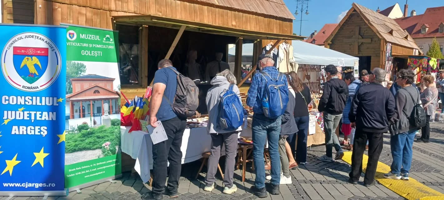 ARGEȘ. Tradiția și MEȘTEȘUGUL au CUCERIT Piața Mare din Sibiu la Târgul Internațional de Ecoturism