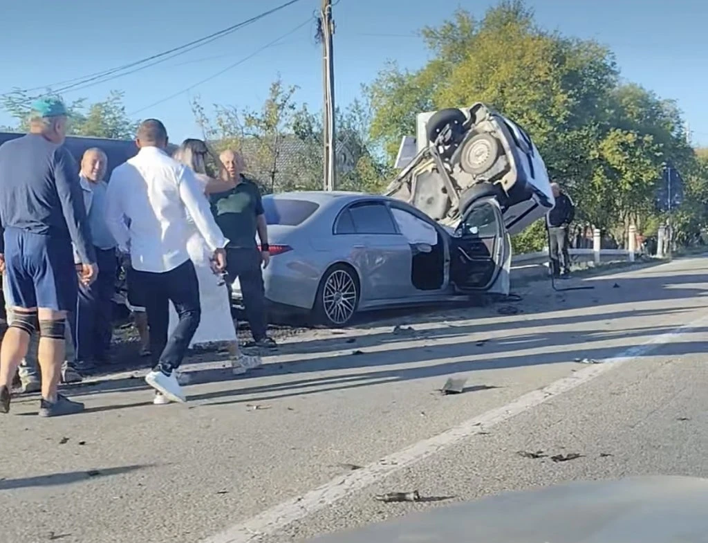 ACUM! ACCIDENT GRAV! O persoană a rămas ÎNCARCERATĂ!