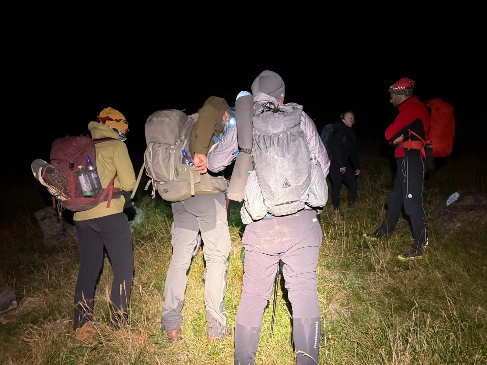 UPDATE! Au fost identificați turiștii epuizați și dezorientați din Munții Făgăraș!Intervenție pe întuneric