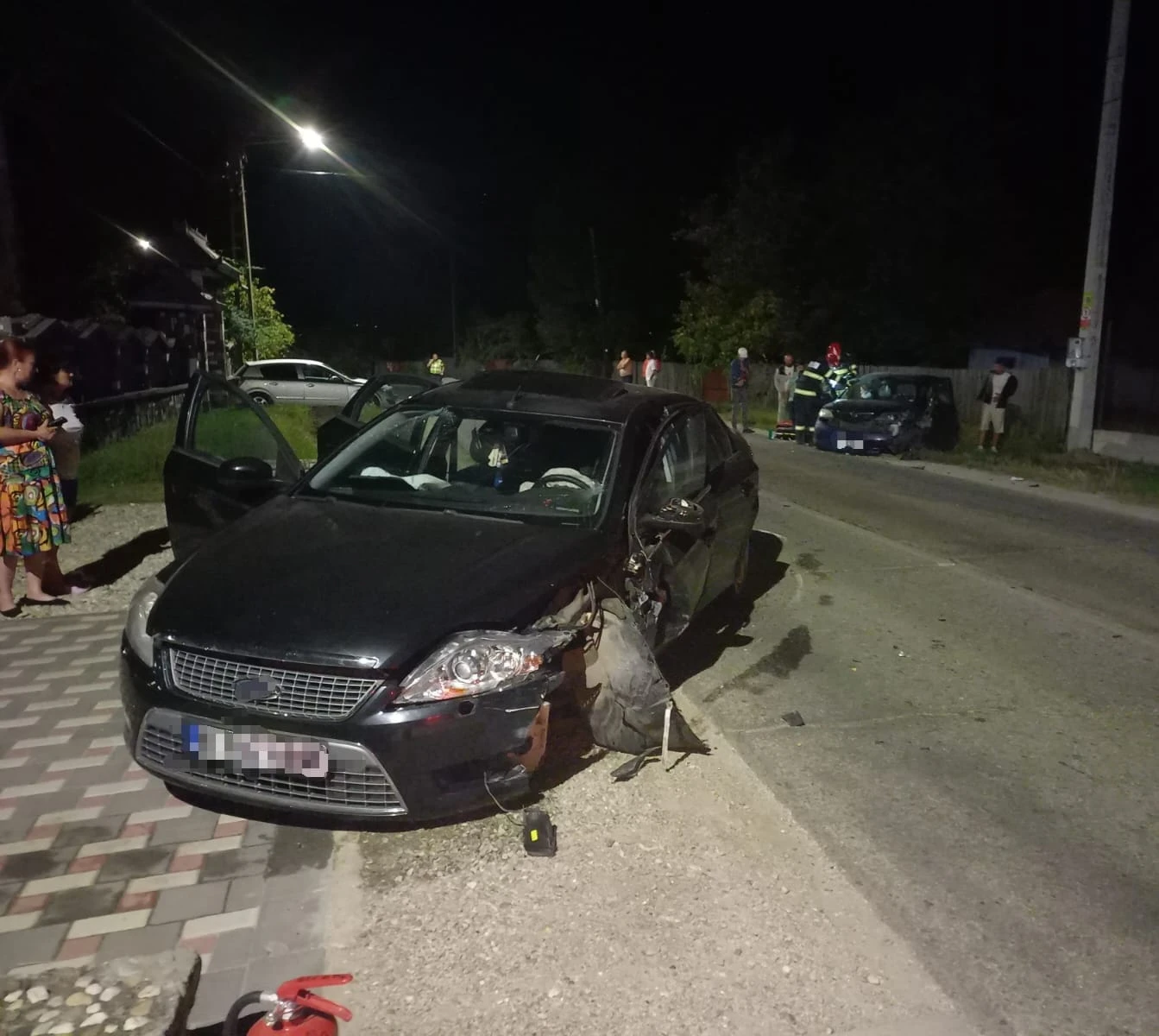 „Clipe de panică noaptea trecută în Poiana Lacului! Două mașini s-au ciocnit, iar patru persoane au fost asistate medical”