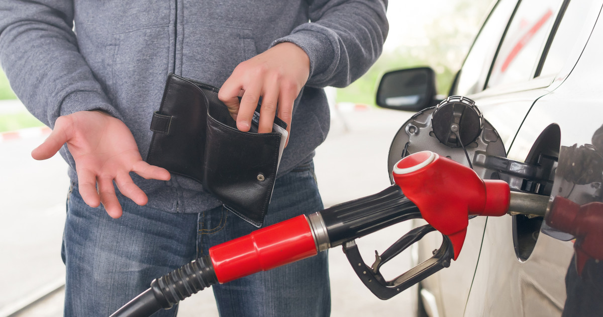 LOVITURĂ URIAȘĂ pentru toți șoferii! Cât a ajuns să COSTE litrul de carburant de AZI! Românii au ÎNCREMENIT!