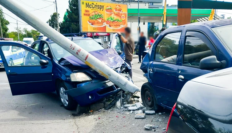 PITEȘTI. S-a înfipt cu mașina într-un stâlp lângă Mc Donald’s Gară! Alte două autoturisme avariate!