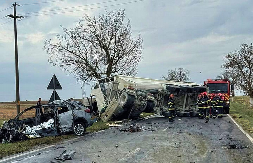 Sfârșit de COȘMAR pe DN3! A ARS de viu în propria mașină! Impact DEVASTATOR cu un CAMION! 