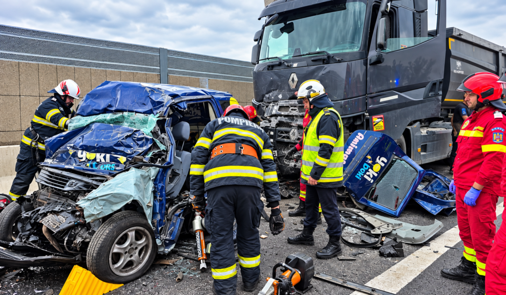 ACUM! TRAGEDIE! UN BĂRBAT și o FEMEIE au MURIT pe loc! Impact DEVASTATOR cu un TIR! 