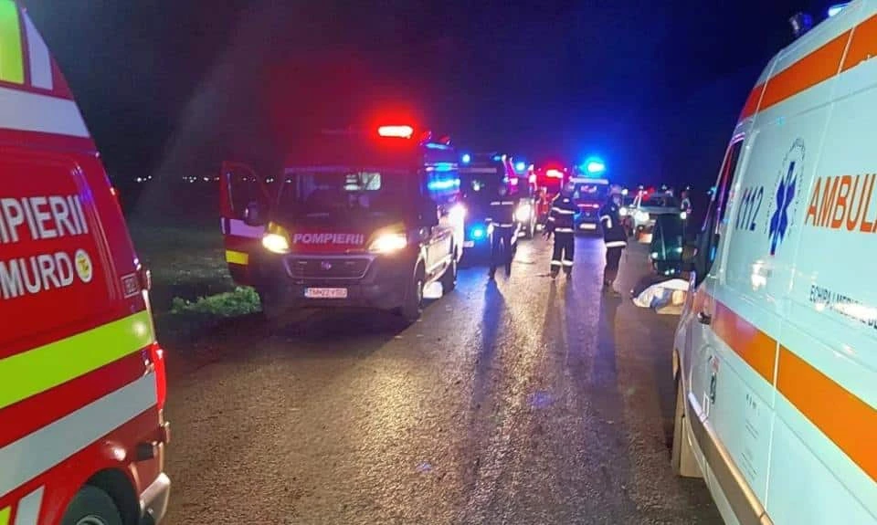 ȘOC ÎN ARGEȘ! Pieton lovit în plin de un BMW. Impact violent, echipajele de urgență au intervenit de urgență