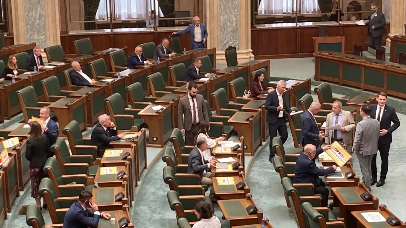Circ fără precedent în Senat! Ce au făcut aleșii AUR după ce Călin Georgescu a fost săltat de DIICOT