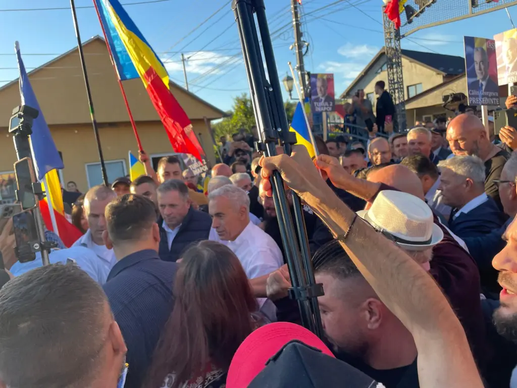 CĂLIN GEORGESCU – „acasă” la ANA PAUKER! A fost INTERZIS în biserică și la o fabrică!