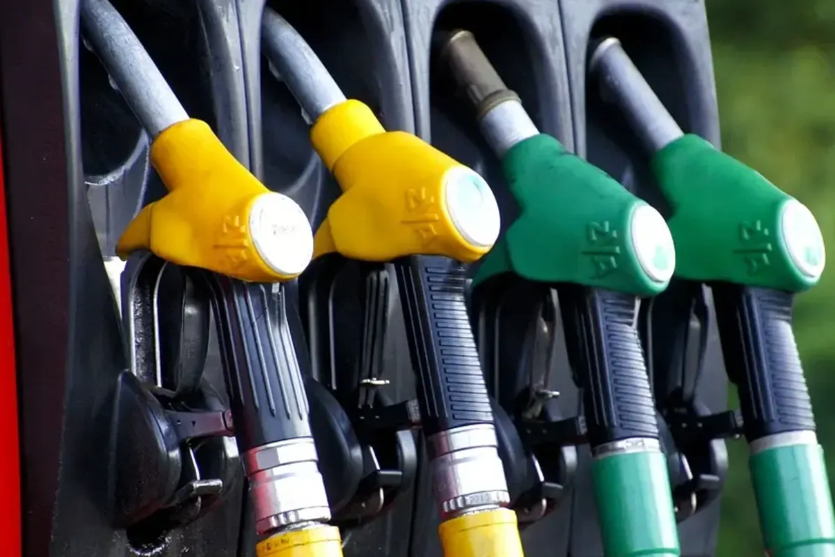 ȘOC la pompă!!! Motorina ar putea sări de 12 lei! Cât ar putea costa litrul în următoarele săptămâni