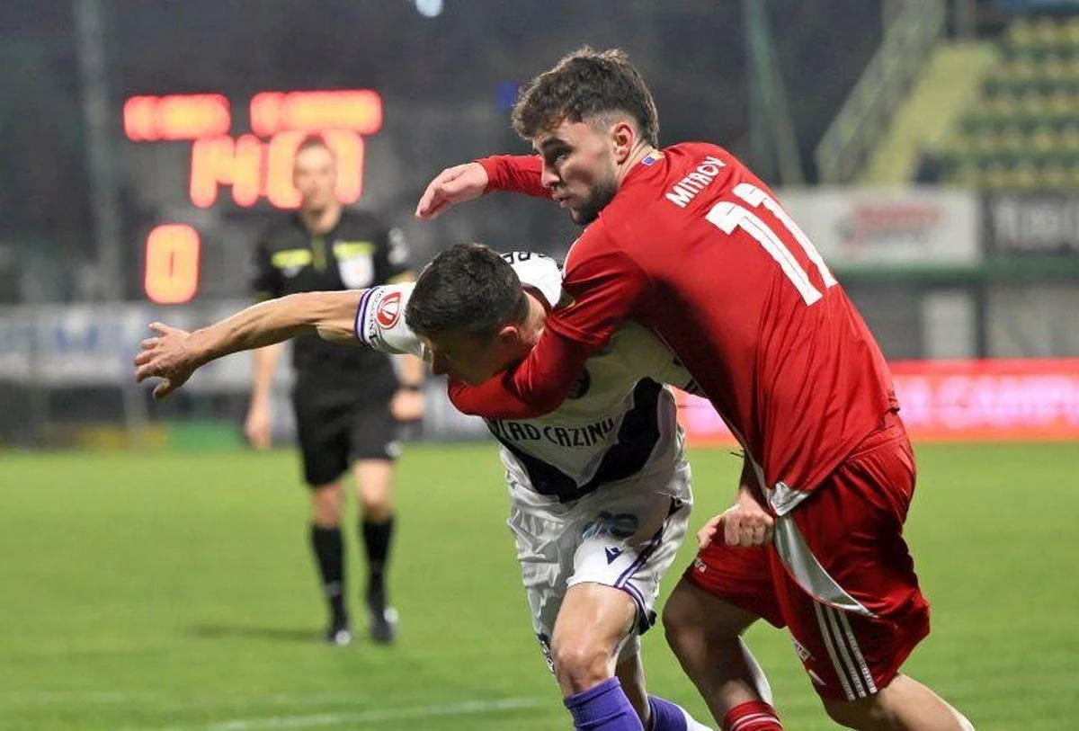 ACUM! ACCIDENTARE HORROR în FC Argeş – FC Botoșani! Atacantul piteștenilor scos de urgență de pe teren!