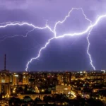 ALERTĂ METEO ÎN ROMÂNIA! Ploi torențiale, vânt puternic și instabilitate atmosferică până duminică seara