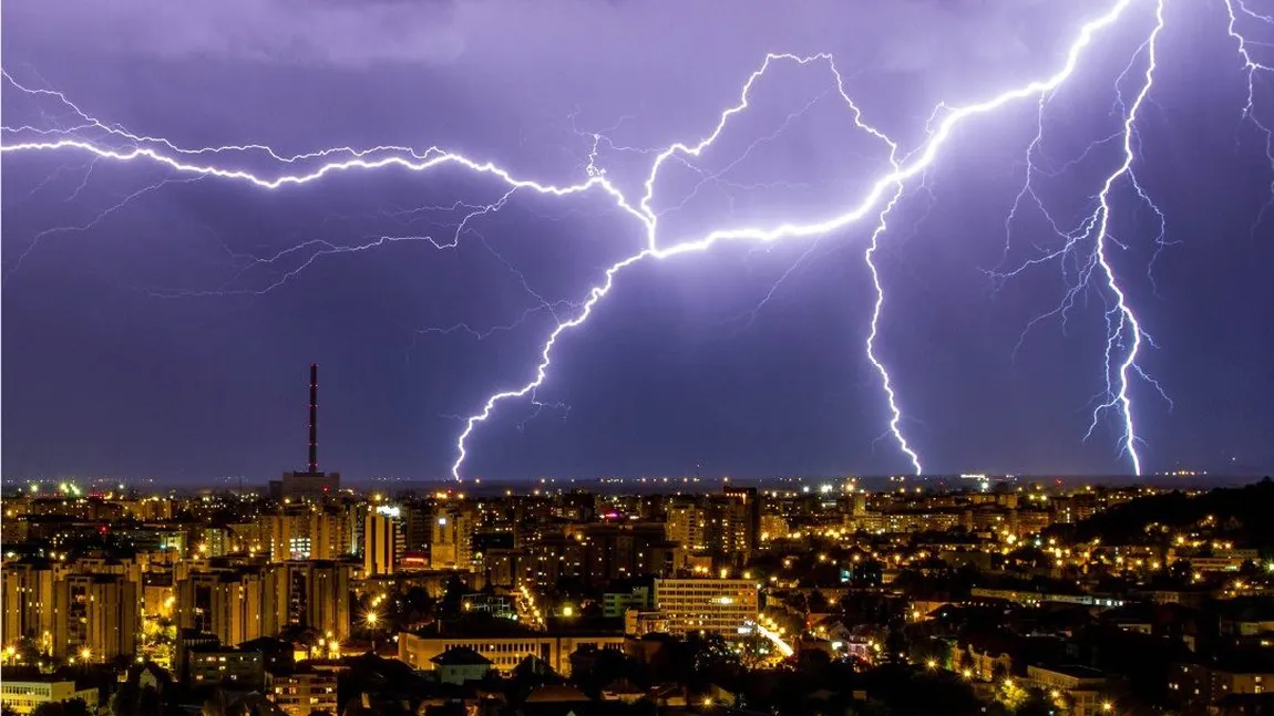 ALERTĂ METEO ÎN ROMÂNIA! Ploi torențiale, vânt puternic și instabilitate atmosferică până duminică seara