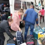 EXODUL ROMÂNILOR ATINGE UN NOU RECORD! Bolojan, pus în fața unei realități care lovește România: aproape 55.000 de oameni au plecat definitiv din țară