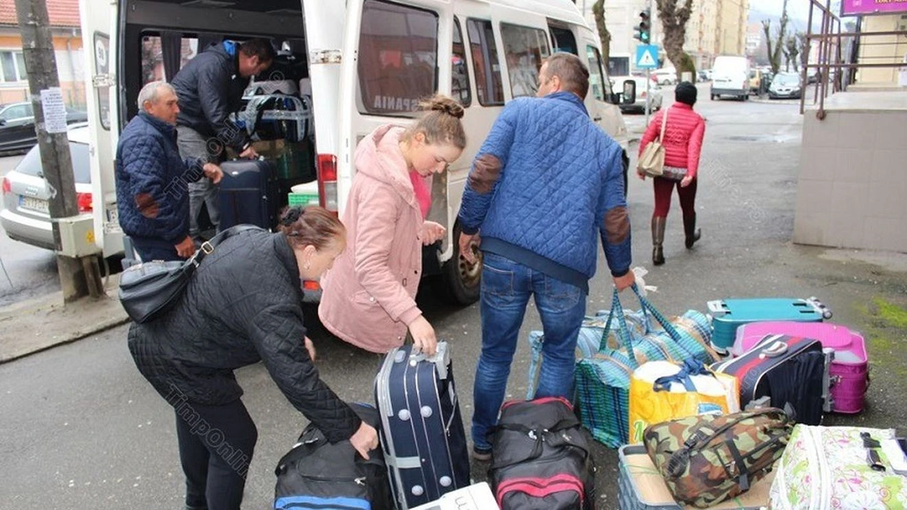 EXODUL ROMÂNILOR ATINGE UN NOU RECORD! Bolojan, pus în fața unei realități care lovește România: aproape 55.000 de oameni au plecat definitiv din țară