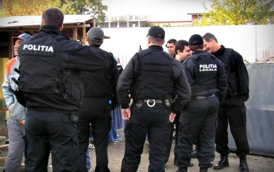 Scene SCANDALOASE în apropierea UPIT! BĂRBAT SĂLTAT de polițiști!