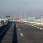 Theo Rose, aventură cu „becul de benzină” pe Autostrada Moldovei! „Cel mai stresant drum” și kilometrii numărați cu sufletul la gură