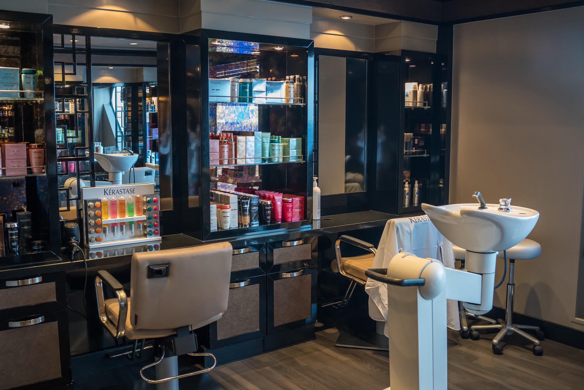 Salon de lux, călcat de ANAF după publicitatea făcută pe rețelele sociale! Ce au DESCOPERIT inspectorii?