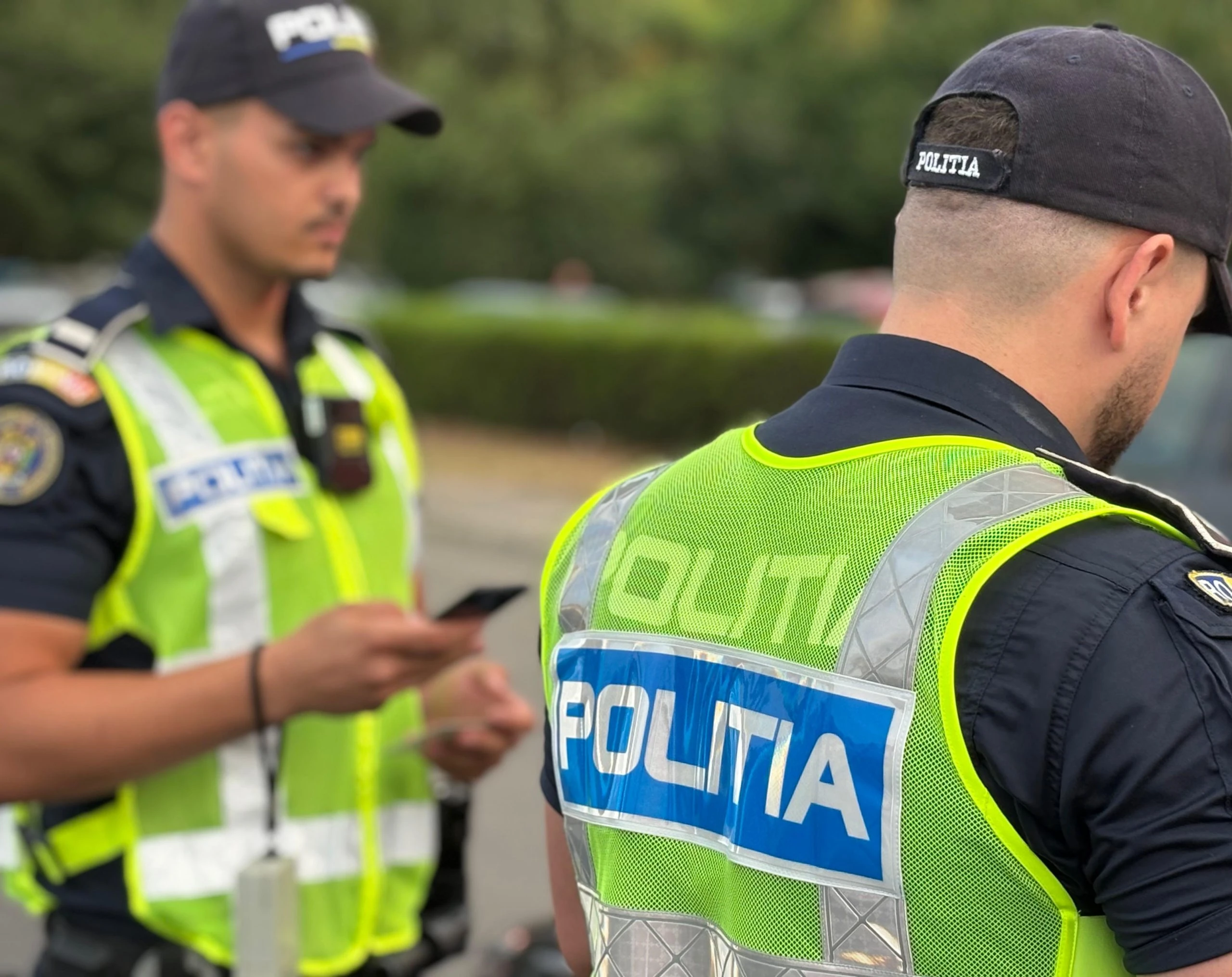 VIOLENȚĂ ÎN ARGEȘ: Patru persoane au ajuns în fața instanței! Trei bărbați, arestați preventiv, o tânără – în arest la domiciliu