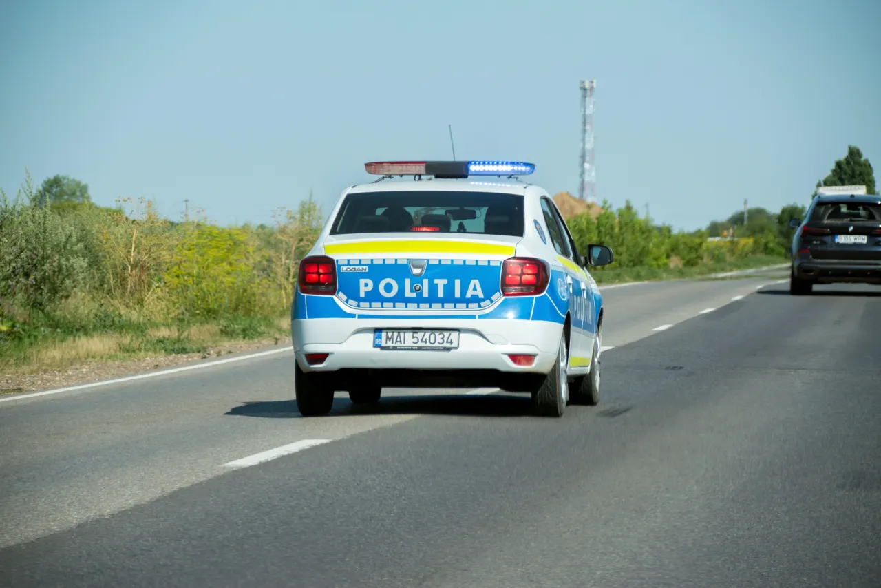 CAZ ȘOCANT! Mărturia unei fete de 13 ani la școală a declanșat o anchetă. Mama, reținută