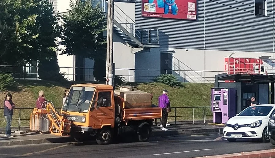 VIDEO! Stațiile de autobuz din Pitești, luate la SPĂLAT! Ce se ÎNTÂMPLĂ în aceste momente în zona Nord! 