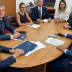 „Ghinion, băieți!” Guvernul nu demisionează. USR le răspunde „baronilor PSD” cu ironie și promite că merge înainte