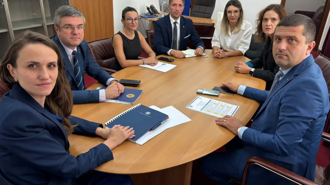 „Ghinion, băieți!” Guvernul nu demisionează. USR le răspunde „baronilor PSD” cu ironie și promite că merge înainte