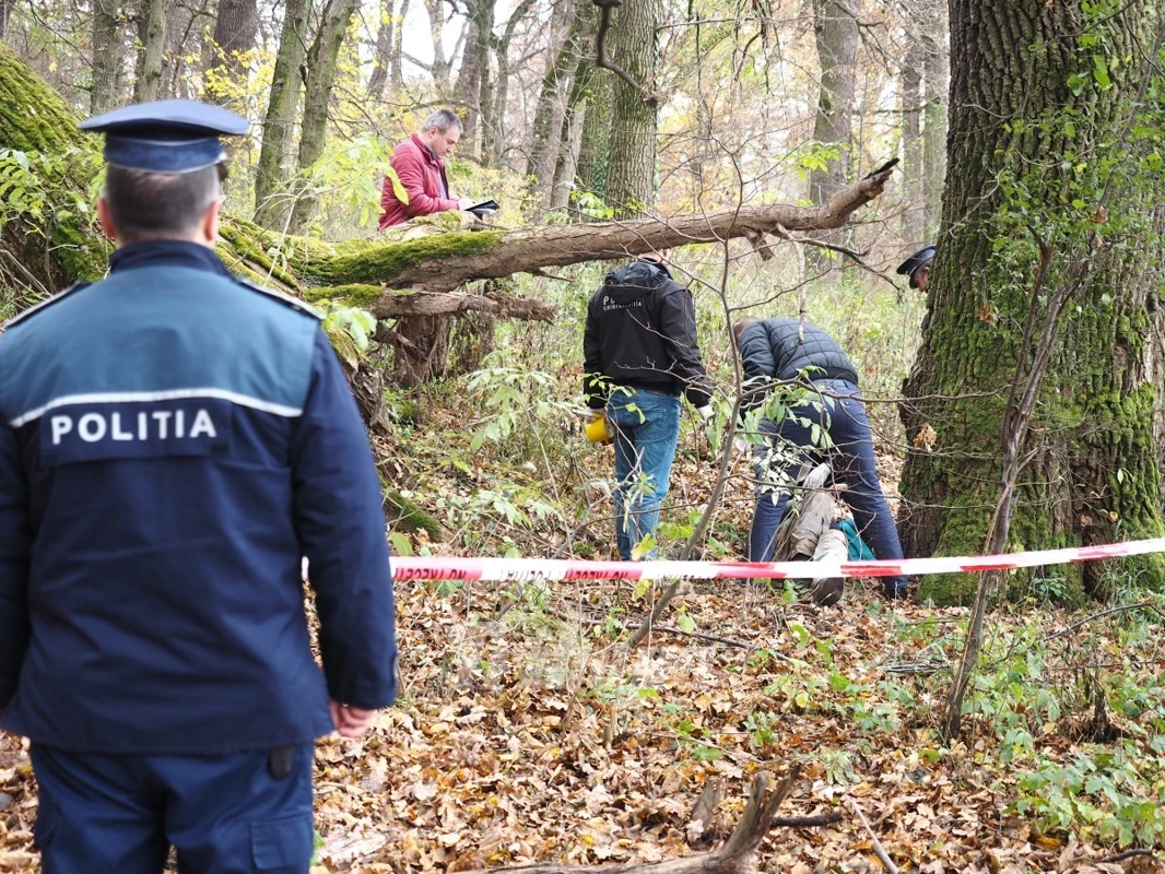 TRAGEDIE! Pădurar găsit MORT într-un complex de vânătoare! Ipoteza anchetei!