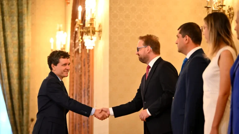 🚨 BREAKING NEWS! DOMINIC FRITZ CERE ALEGERI ANTICIPATE: „PUTEREA TREBUIE SĂ SE ÎNTOARCĂ LA OAMENI”