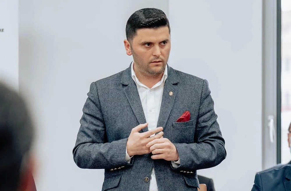 Adrian Cozma CERE măsuri DURE privind ACCESUL COPIILOR pe REȚELELE SOCIALE, după INCIDENTELE VIOLENTE din ȘCOLI!