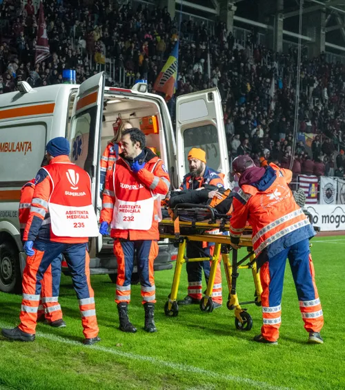 COȘMAR LA UN MECI DE FOTBAL PENTRU COPII! O camionetă a intrat pe teren, printre victime se află un băiețel de 6 ani!