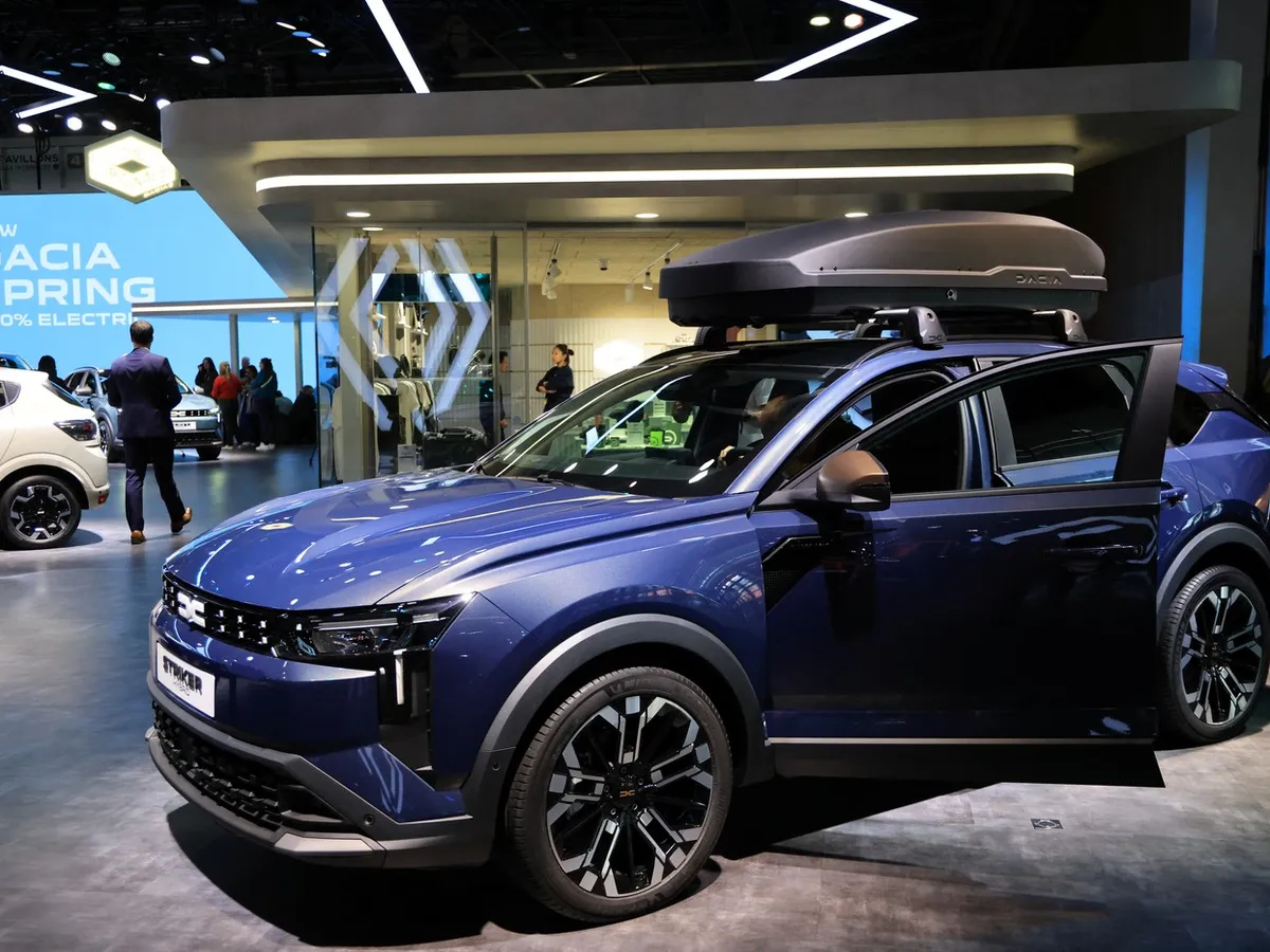ULTIMĂ ORĂ! Dacia deschide COMENZILE pentru noul Striker! Cât COSTĂ versiunea full hybrid și cât trebuie să PLĂTEȘTI pentru tracțiunea integrală?