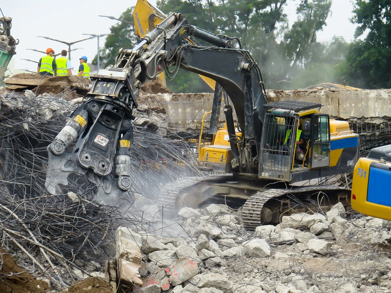 CCR a DECIS! Ce se întâmplă cu românii care au CONSTRUIT fără autorizație? Când pot SCĂPA de DEMOLARE?