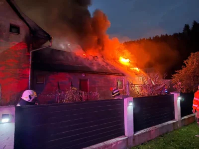 DEZASTRU ! Incendiu VIOLENT – Ce a mai RĂMAS din CASA CUPRINSĂ de FLĂCĂRI?