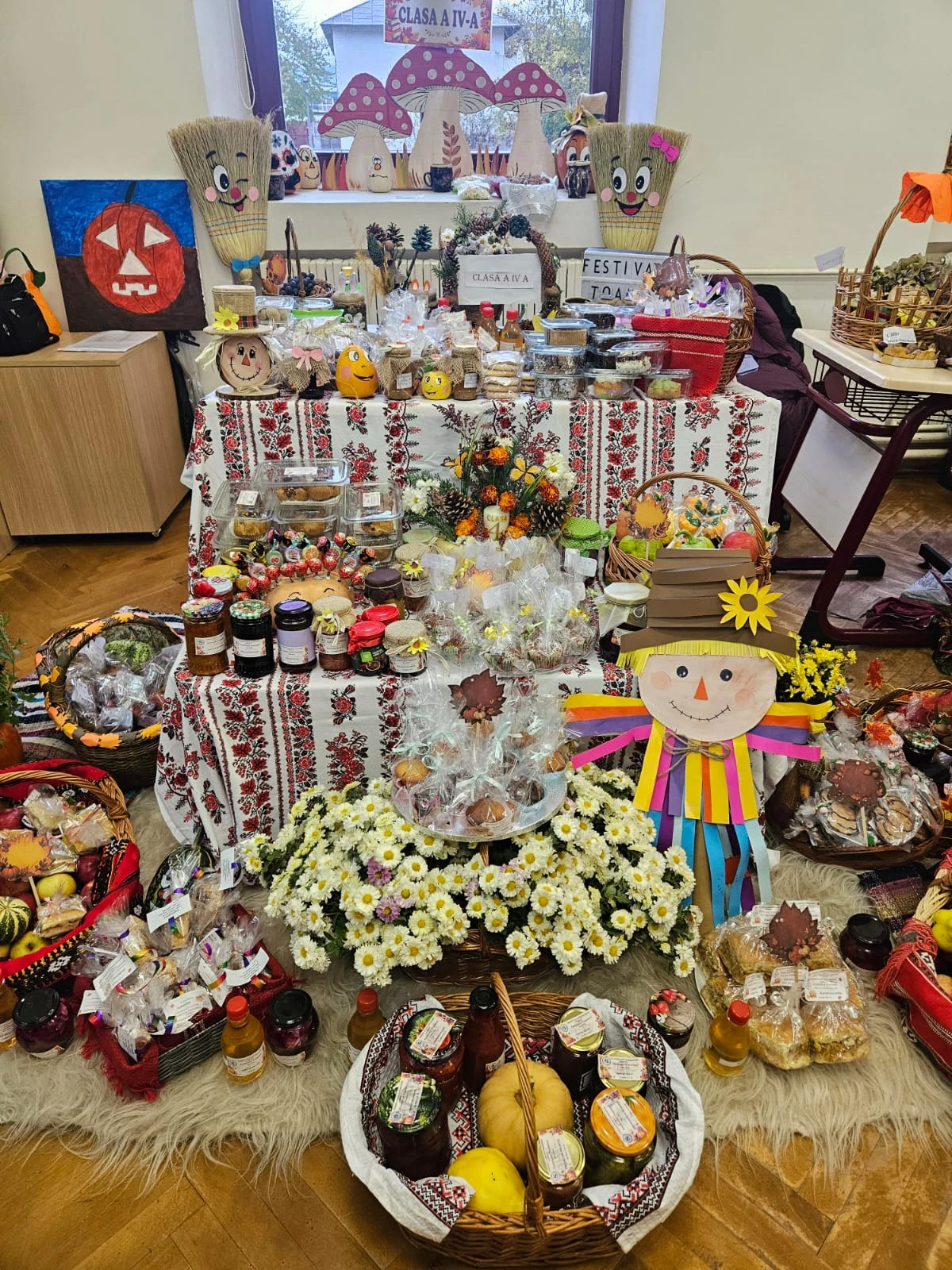 EDIȚIA a III-a face ISTORIE! Festivalul TOAMNEI de la Colegiul Național Pedagogic „CAROL I” DOVDEȘTE că IMAGINAȚIA nu are LIMITE!