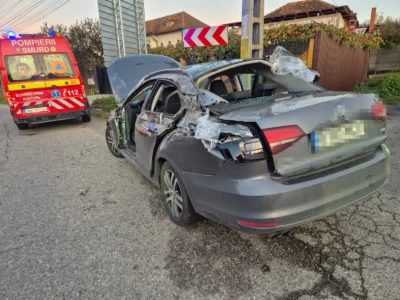 ACUM! Accident GRAV la ieșire de pe AUTOSTRADA A1.Un CONTAINER a CĂZUT de pe o PLATFORMĂ și a STRIVIT un AUTOTURISM cu PATRU PERSOANE!