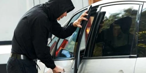 🚨 ȘOC ÎN ARGEȘ! MAȘINĂ DE 20.000 DE EURO, RECUPERATĂ DE POLIȚIȘTI! TÂNĂR DE 18 ANI, REȚINUT DUPĂ CE AR FI VÂNDUT AUTOTURISMUL ÎNCHIRIAT