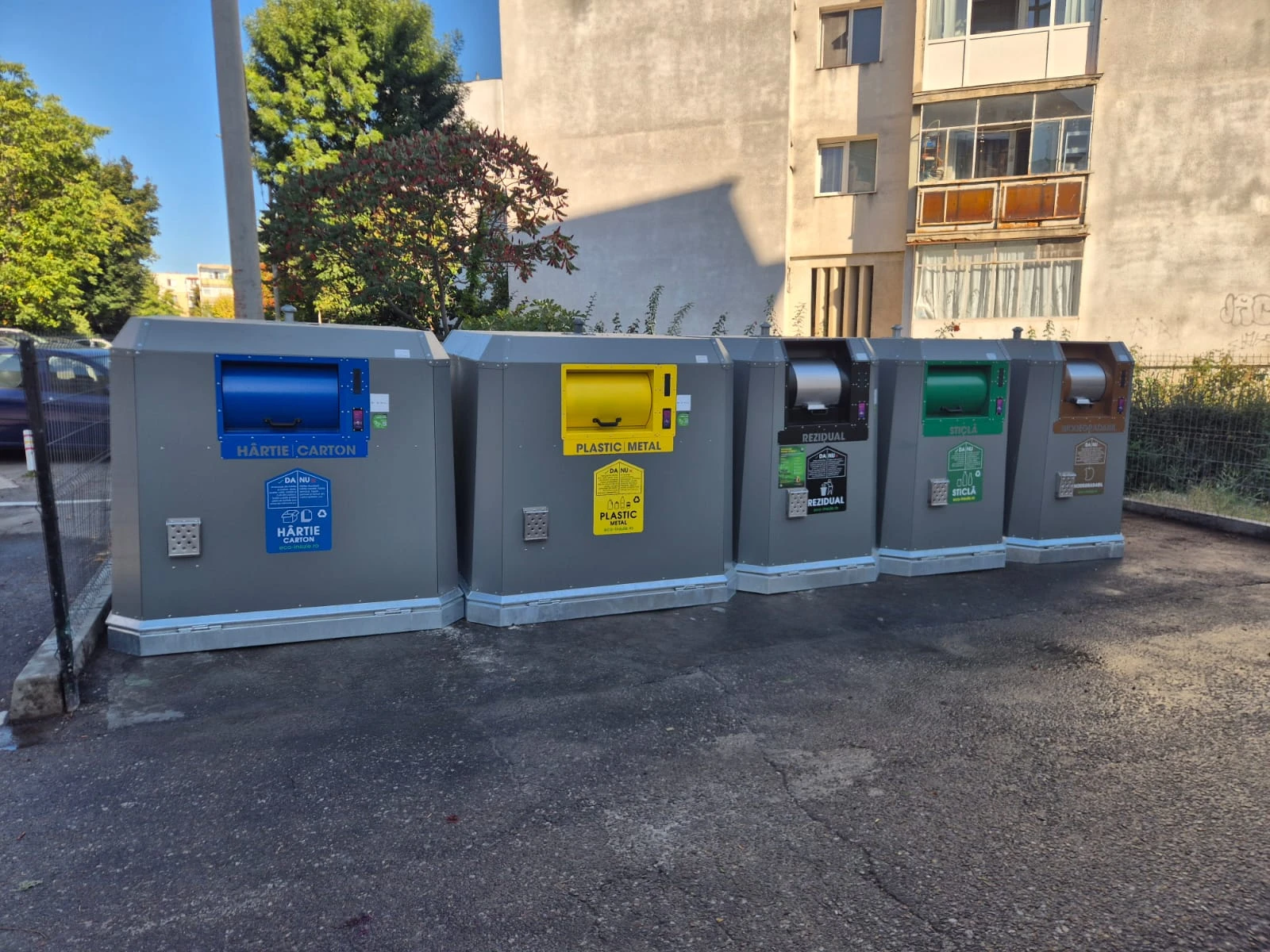 SALUBRITATE 2000 SA ANUNȚĂ: Instrucțiuni pentru depozitarea deșeurilor și utilizarea noilor insule ecologice digitalizate!