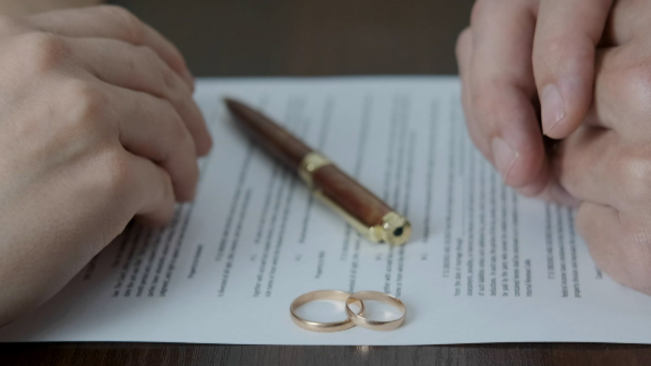 ANUNȚ pentru părinți! AVOCAT OBLIGATORIU la divorțul la notar? Ce prevede noul proiect?
