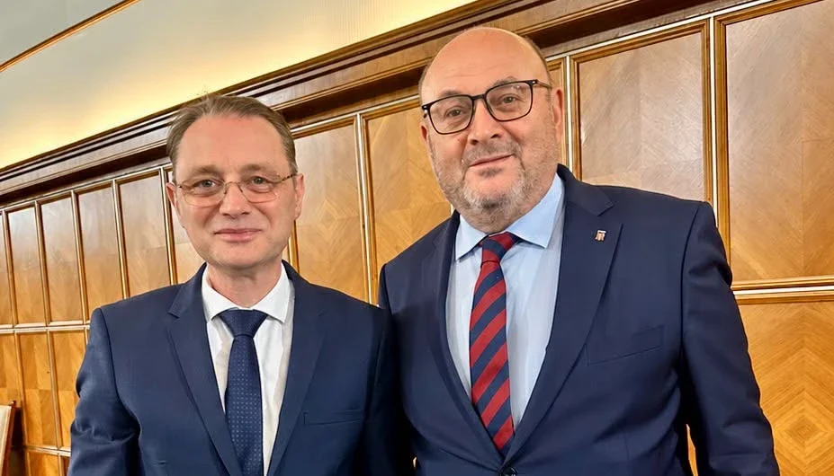 Ion Mînzînă, ÎNTÂLNIRE cu premierul Luca Niculescu! Uzina Dacia Mioveni, în CENTRUL DISCUȚIILOR! Ce a CERUT pentru Argeș?