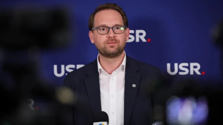 LOVITURĂ PENTRU LUCA NICULESCU! Dominic Fritz pune condiții clare: „USR nu va susține un Guvern cu miniștri PSD”