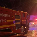 🚨 ALERTĂ LA UN HOTEL! FEMEIE, PE PERVAZUL UNUI BALCON AFLAT LA ETAJUL 7! SE INTERVINE DE URGENȚĂ