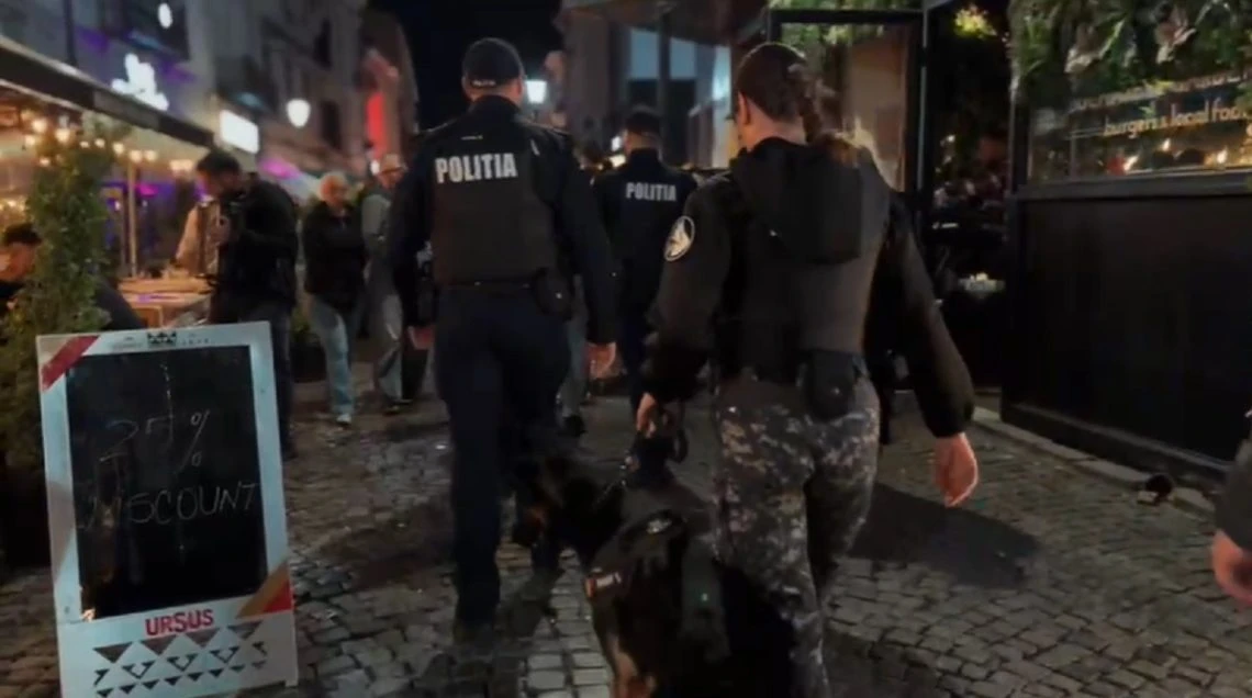 RAZIE de amploare în miez de NOAPTE. Peste 260 de PERSOANE legitimate și DROGURI găsite în plin centru!