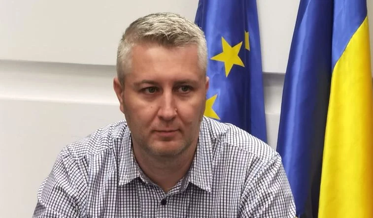 Atacul cu macetă de la Colegiul „Armand Călinescu”, în atenția Prefecturii Argeș! ȘEDINȚE de URGENȚĂ, MĂSURI FERME anunțate!