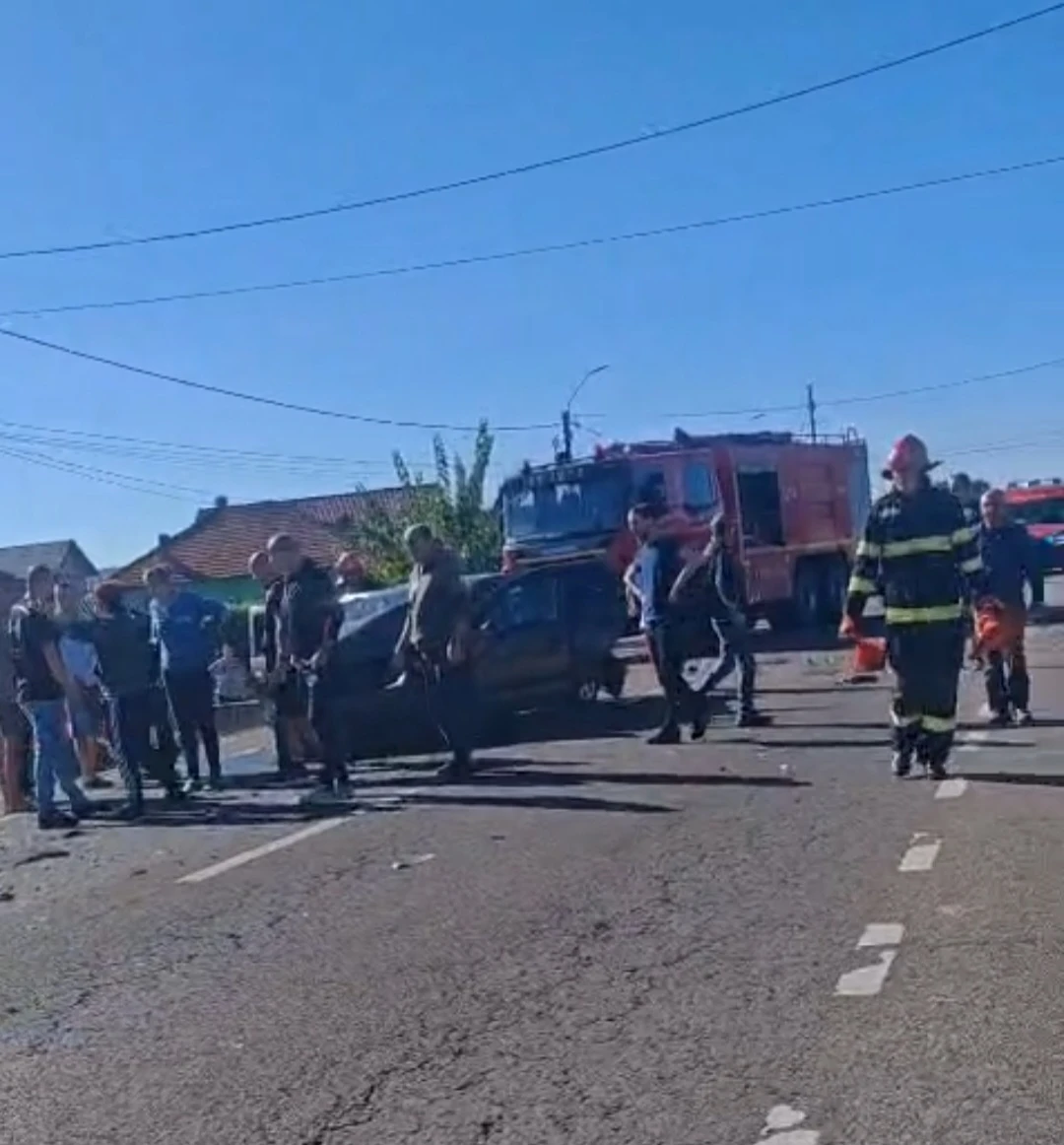 ACCIDENT grav pe DN 73 – Trei vehicule IMPLICATE, o persoană ÎNCARCERATĂ