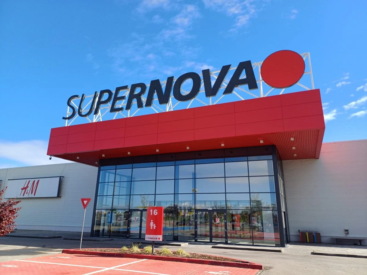 BREAKING! SPARGERE la Supernova Pitești! FURT ca-n codru, angajați AMENINȚAȚI! Trei tineri, REȚINUȚI!