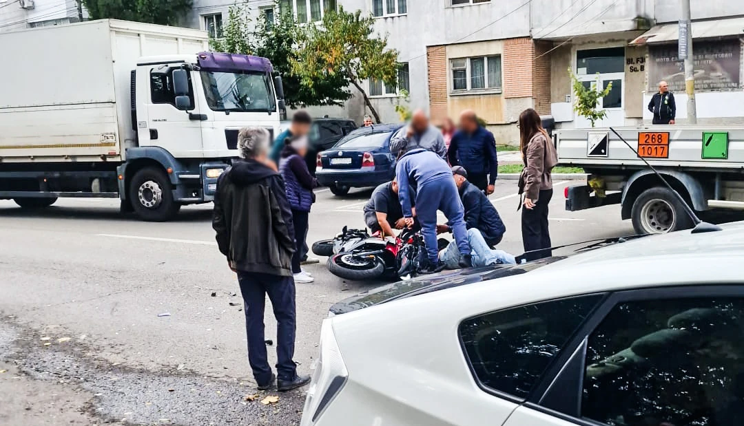 ACUM! ACCIDENT GRAV în CURTEA DE ARGEȘ! Motociclist SPULBERAT!